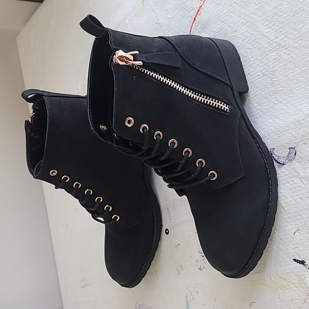 KS2 by K Studio Sz 8 Ankle Booties